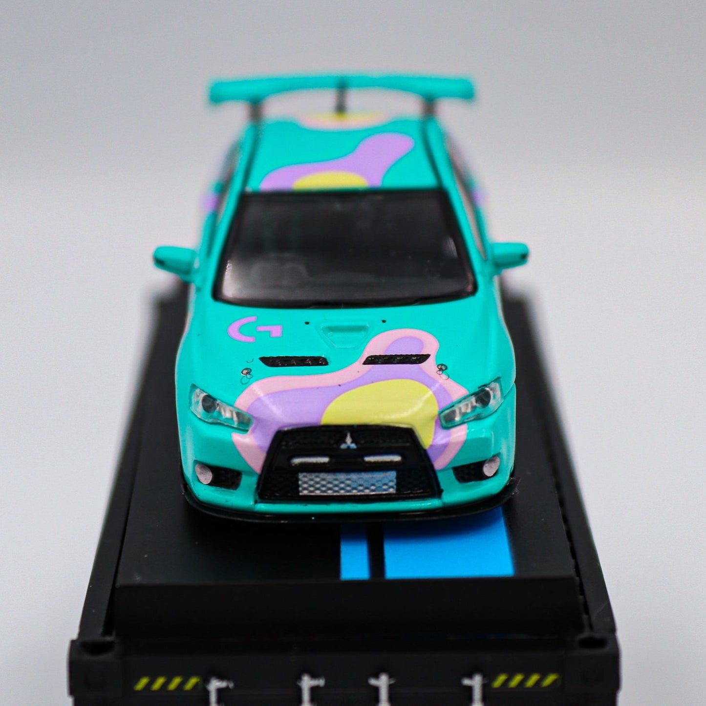 Tarmac Works - Mitsubishi Lancer Eco X Logitech G Next Dimension with Container - Hobby 64 - Scale 1:64