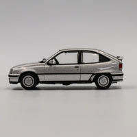 Tarmac Works - GLOBAL 64 - Opel Kadett GSi Silver scale 1:64