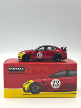 Tarmac Works Global 64 - Alfa Romeo Giulia GTAm Red/Yellow - 1/64 scale