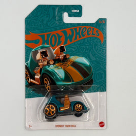 Hot Wheels - Pearl and Chrome - Tooned Twin Mill scale 1:64